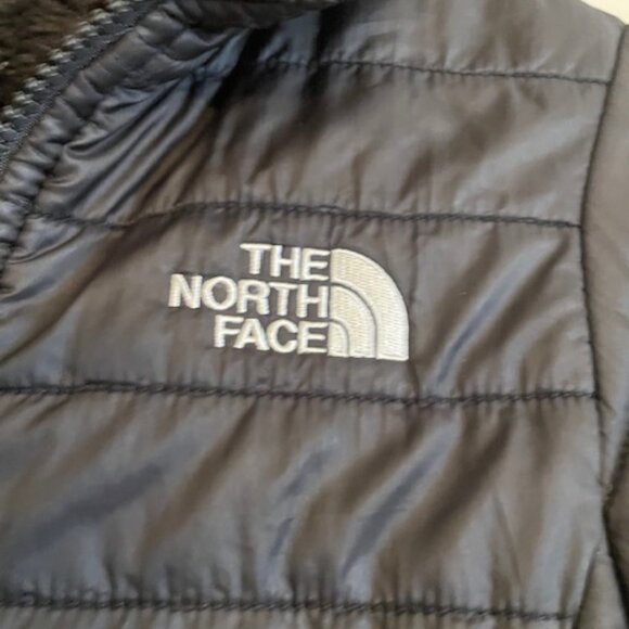 The North Face Girls' Reversible Mossbud Jacket in Black, Size Medium - Picture 6 of 9